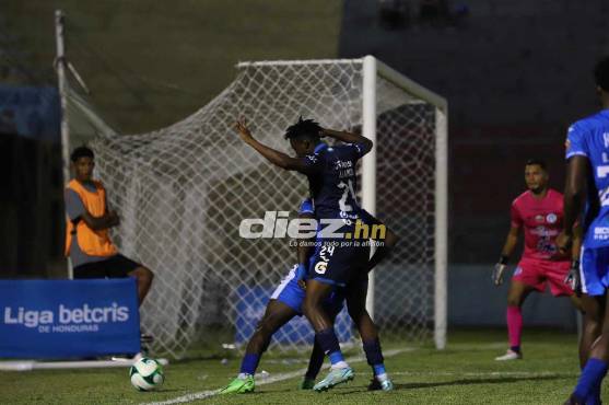 Foto Diez: Motagua y Victoria se enfrentan en el cierre de la primera vuelta. FOTO DIEZ: Esaú Ocampo.