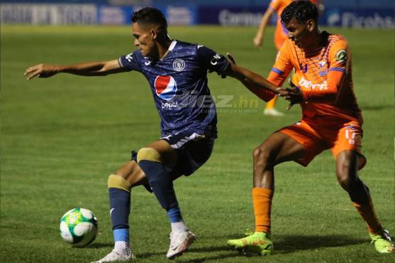 ¡Ángel Tejeda, de cabeza, salva al Motagua con gol in-extremis y el campeón venció a Lobos UPNFM en Tegucigalpa!