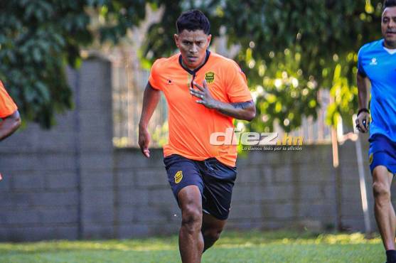 Brayan Moya entrenando con el Real España previo al clásico ante Olimpia.