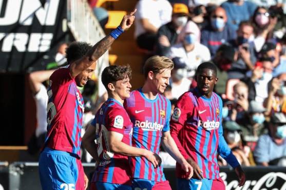 ¡Efecto Xavi! Barcelona se divierte en Mestalla y regresa a zona Champions tras golear al Valencia