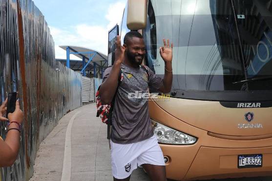 El equipo panameño ya llegó al estadio Nacional para el choque contra los azules.