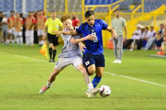 Jeremy de León debutó con la Selección de El Salvador.