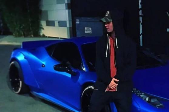 Bieber cambió color a su Ferrari además colocó rines que no son aprobados por la marca.