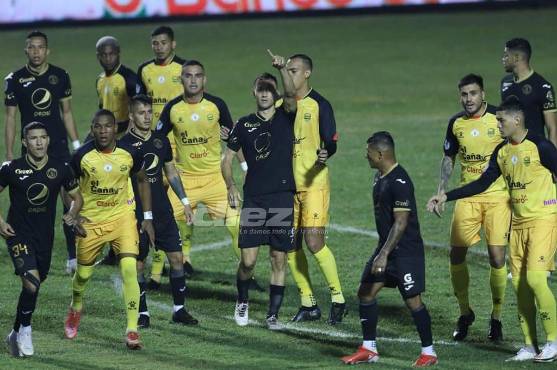 El partido estuvo muy peleado durante los 90 minutos ya que ambos equipos jugaron con propuestas ofensivas.