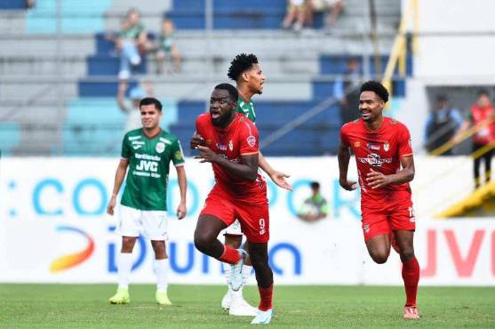 ‘Virus’ Martínez lo revela: al famoso jugador que le cortó el pelo y lo que sufrió para llegar a Primera: “Dormía en colchonetas”