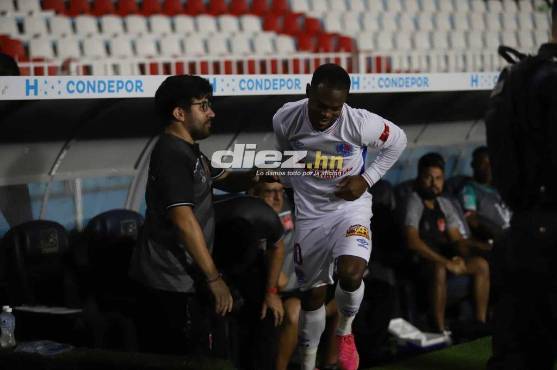 Edwin Solano jugó ante el Vida, lo que generó polémica por el castigo que tenía y que nadie se enteró de su apelación. Foto: Estalin Irías.