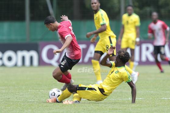 El defensor jamaiquino del Chelsea U-18, Luke Badley, es la figura de los caribeños.