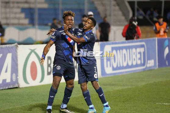 Yeison Mejía y su festejo tras marcar el 2-2 ante Potros. Foto Diez: David Romero.