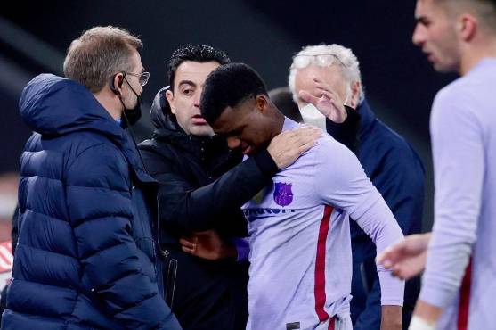 Ansu Fati se marchó lesionado en el Athletic-Barcelona de la Copa del Rey.