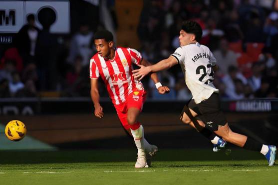 Choco Lozano ya jugó con el Almería ante el Valencia.