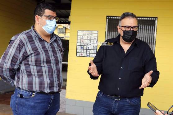 Jesús Yacamán, en compañía de Feisal Canahuati, directivo también del Real España, explican el porqué se decidieron por Héctor Vargas.