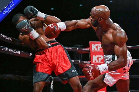 Celin el “Gallo Fino” Zapata en una de sus peleas profesionales.