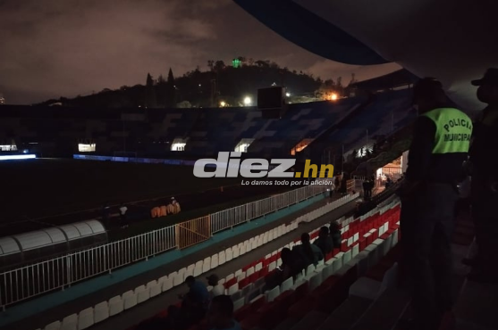 ¡Oscuridad total! Fluido eléctrico falla en el estadio Nacional y retrasa el inicio del juego Motagua vs Real Sociedad