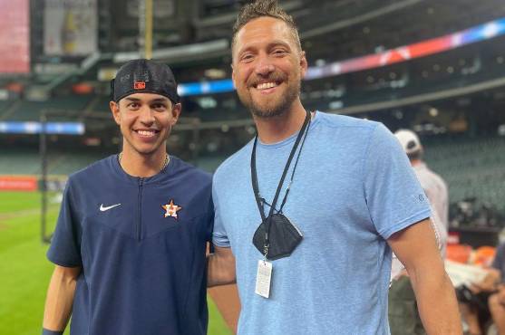 Mauricio Dubón debuta en casa en la derrota de los Astros contra Texas Rangers en la MLB