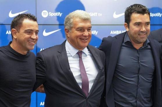 Xavi, Laporta y Deco.