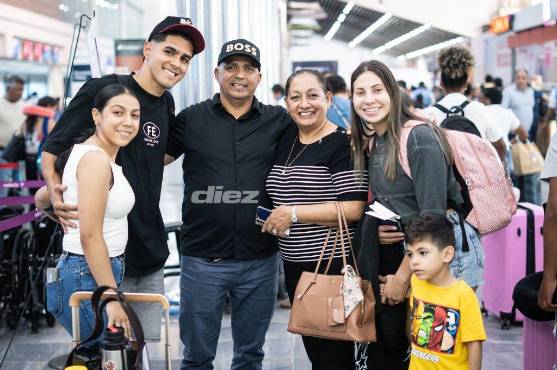 Luis Palma y su esposa Annie Córdova fueron despedidos por su padre, madre, hermana y dos familiares. Foto: Mauricio Ayala.