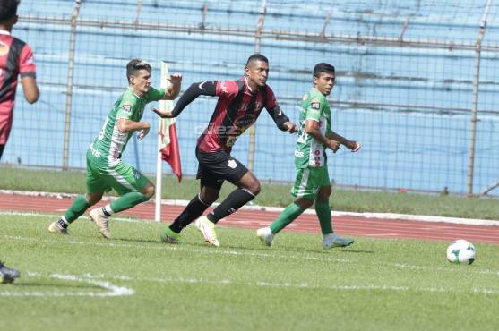 Carlo Costly es una de las figuras que militan en la Liga de Ascenso. FOTO: Neptalí Romero