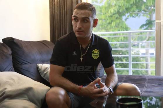 Rosas compartió por al menos dos horas con DIEZ en su hogar.