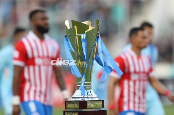 Esta será la Copa que se llevará el campeón del torneo Apertura 2023 de la Liga Nacional de Honduras. Foto Diez: Alex Pérez
