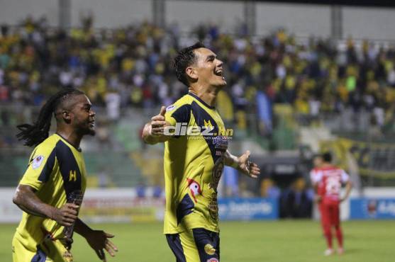 Así celebró Roberto Moreira su gol ante Real Sociedad. Foto: Andro Rodríguez.