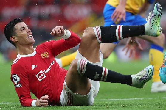 ¿Embrujaron a Cristiano Ronaldo? El increíble fallo con la portería vacía en el empate del Manchester United-Southampton