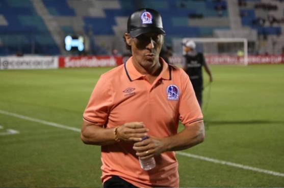 Pedro Troglio se convirtió en el máximo ganador del fútbol hondureño (7) tras solo tres años.