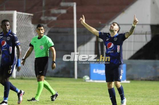 Agustín Auzmendi, con su hat trick, llegó a 27 goles en la Liga Nacional, además es el segundo triplete que hace en el certamen local. FOTO DIEZ: Esaú Ocampo.