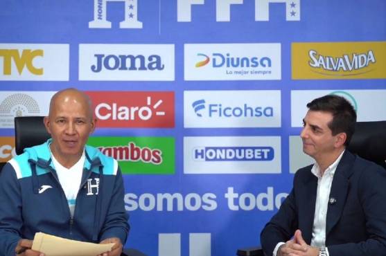 Edwin Banegas, jefe de prensa de la selección de Honduras, junto a Francis Hernández.