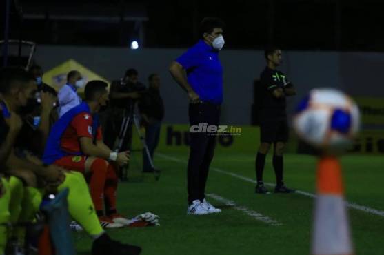 Héctor Vargas dirigió su primer juego con Real España en el estadio Morazán.