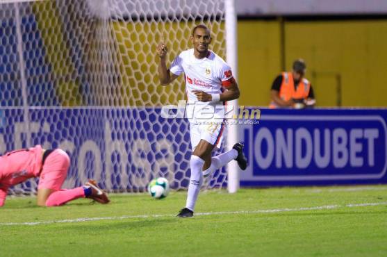 Jerry Bengtson viene de marcarle un gol a Marathón en la ida de las semifinales y sus registros siguen aumentando en el fútbol hondureño.