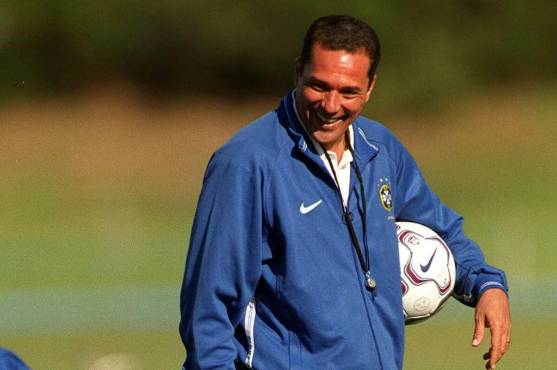 Sin pelos en la lengua, DT de Brasil apunta contra Neymar: Ahora que es millonario, se cree por encima de la ley y no acepta críticas