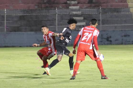 ¡Cristian Sacaza, con un agónico doblete, borra el “terror” en La Ceiba y el Honduras Progreso vence al Vida para olvidarse del descenso!