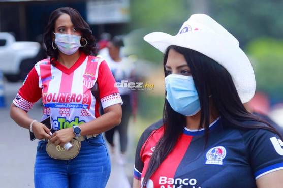 La belleza se ha hecho presente al estadio de La Ceiba para el Vida vs Olimpia.