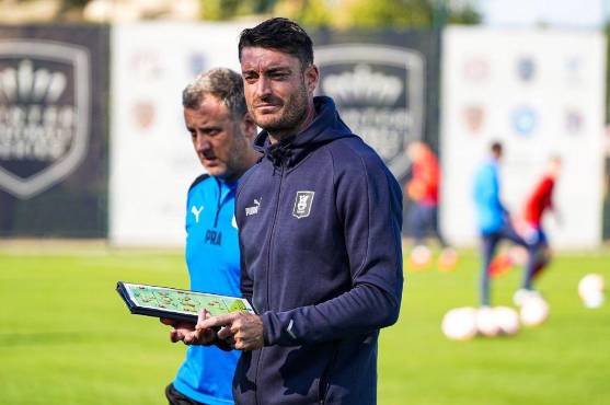 Alberth Riera ya en su etapa como entrenador.