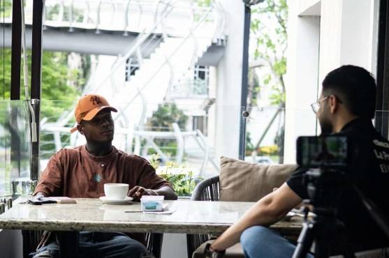 Un sincero Edwin Solano: La cantidad que gastó en una noche, su mayor picardía y su vida de la mano de Dios