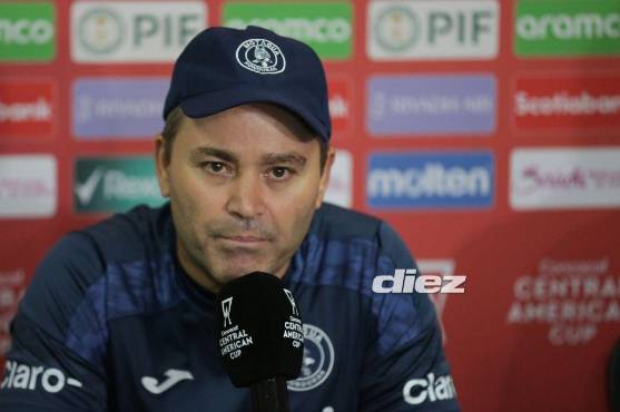 Javier López, entrenador del Motagua, confía en su plantel para remontar la serie. Foto: Emilio Flores.