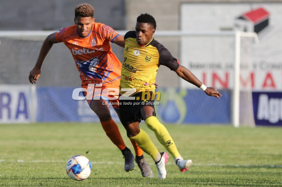 Real España sigue intratable y vence con doblete de Omar Rosas a Lobos de la UPNFM en el estadio Marcelo Tinoco