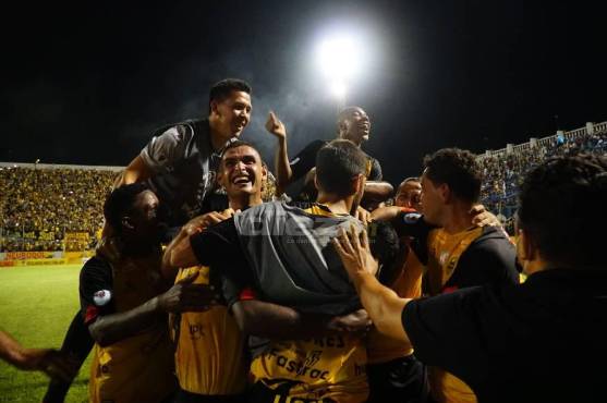 Real España tumbó al Motagua 3-1 en el global de las semifinales y alcanzó la gran final.
