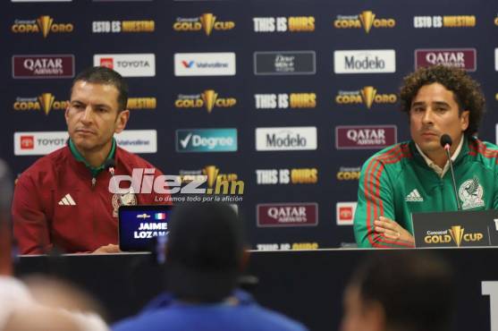 Jaime Lozano y Memo Ochoa hablaron previo al duelo ante Honduras. Foto Diez: Mauricio Ayala, enviado especial.