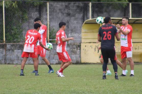Rafael Zúniga (#26) y Rembrandt Flores (#20) son parte de las nuevas caras en el conjunto cocotero.