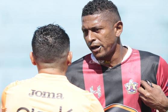 Carlo Costly se rehusa al retiro y juega en Segunda División con 40 años. FOTO: Neptalí Romero
