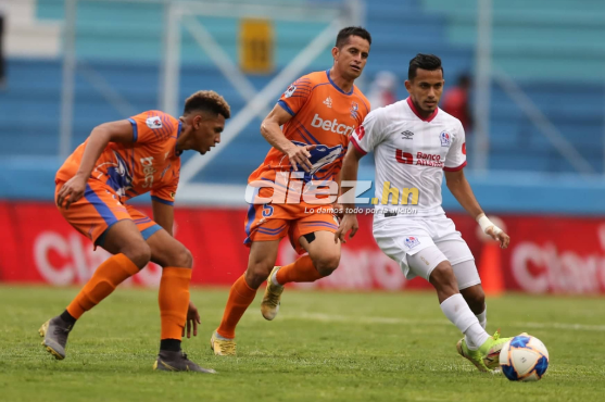Una montaña rusa bajo el mando de Pablo Lavallén: ¿Qué pasa con Olimpia en el presente torneo Clausura?