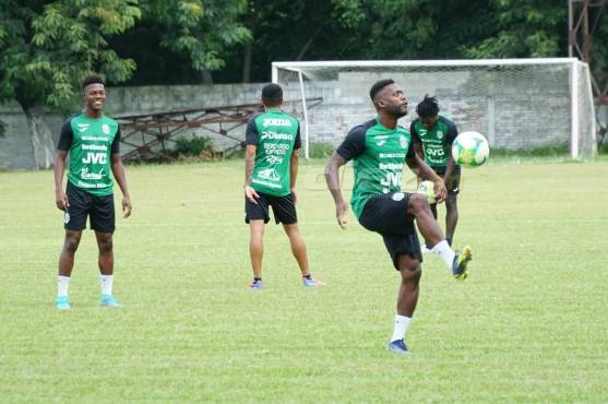 Clayvin Zúniga es la figura del Marathón en el torneo con dos goles en dos partidos.