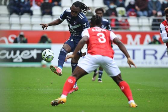 Girondins de Burdeos y el hondureño Alberth Elis reciben paliza de visita ante el Reims