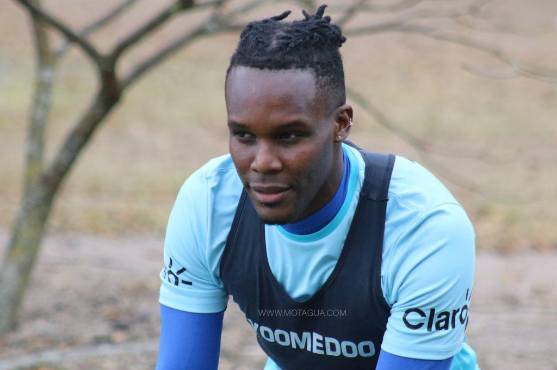 Rubilio Castillo trabaja a la par del grupo a la espera de ser habilitado.