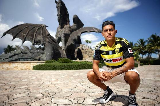 Luis Palma pasa un buen momento en el fútbol europeo con el Aris de Salónica.