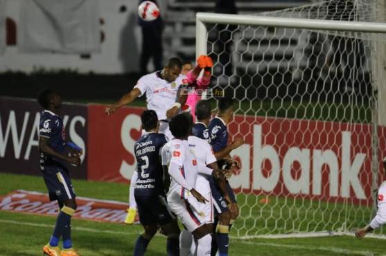 Así se vivó el minuto a minuto del empate entre Motagua y Olimpia por la semifinal de ida en Liga Concacaf