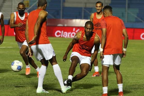 Elvin Casildo ha regresado a las nóminas del Olimpia luego de superar su lesión.