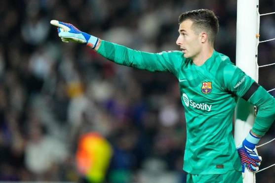 Iñaki Peña es el portero titular actual del Barcelona de Xavi Hernández.
