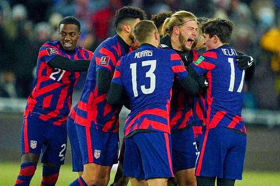Walker Zimmerman celebrando el 2-0 parcial de los Estados Unidos sobre Honduras en Minnesota.
